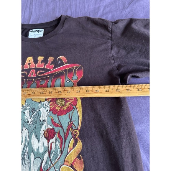 Ladies Wrangler Top Call A Cowboy.  Medium - Picture 6 of 7